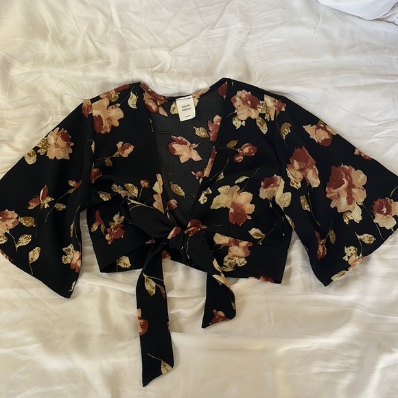 Floral tie front crop top - Picture 1 of 2